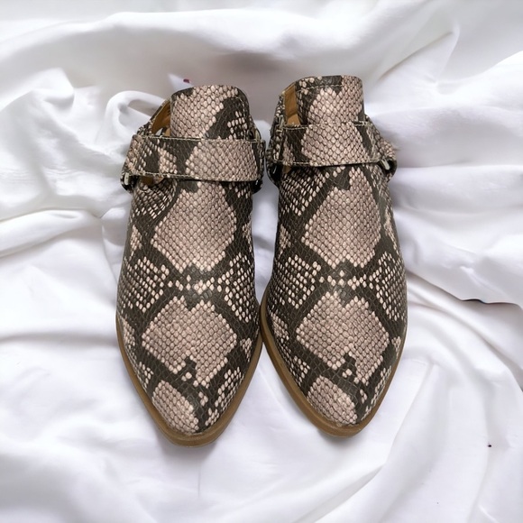 Crown vintage faux snakeskin mules sz 6.5 - Picture 2 of 6